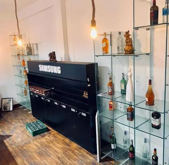 هتل Euphoria White House