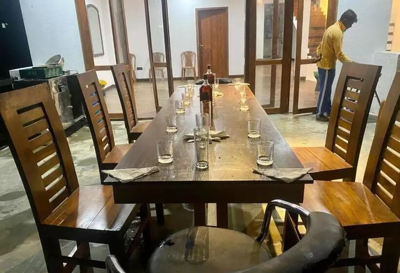 هتل Euphoria White House