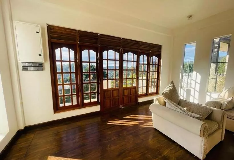 هتل Euphoria White House