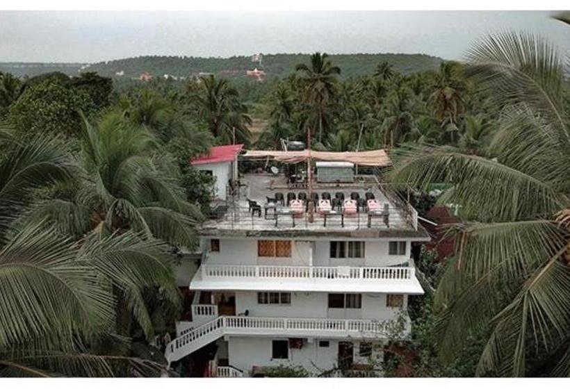 ホテル Fabexpress Morjim Sea Waves