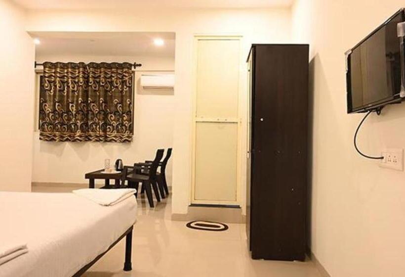 ホテル Fabexpress Morjim Sea Waves