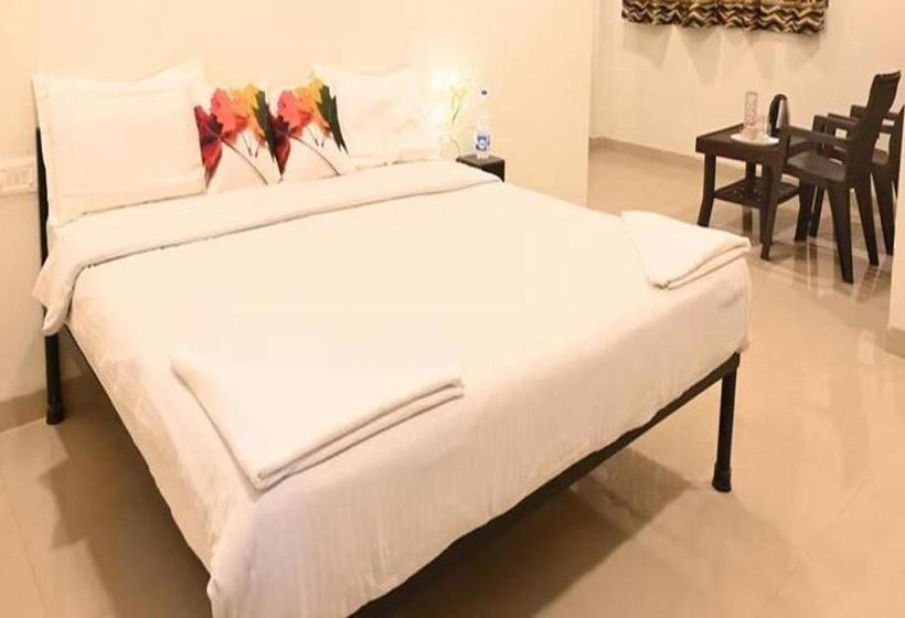 ホテル Fabexpress Morjim Sea Waves