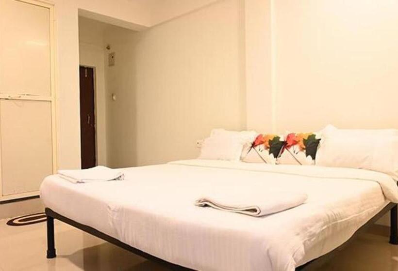 ホテル Fabexpress Morjim Sea Waves