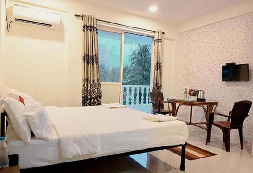 ホテル Fabexpress Morjim Sea Waves