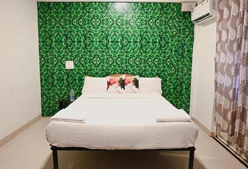 ホテル Fabexpress Morjim Sea Waves