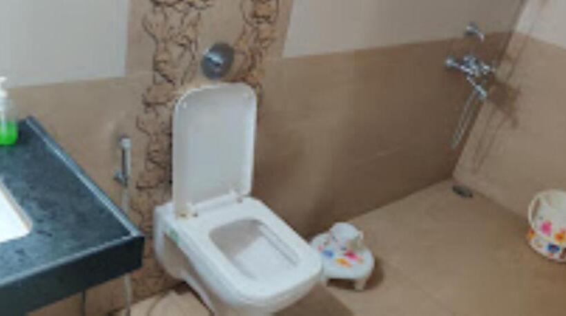 Отель Rutugandh River View Resort, Wai