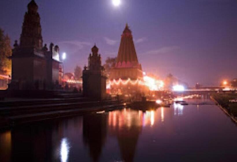 Отель Rutugandh River View Resort, Wai