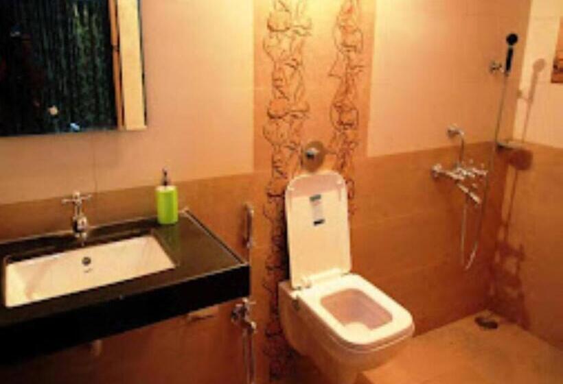 Отель Rutugandh River View Resort, Wai