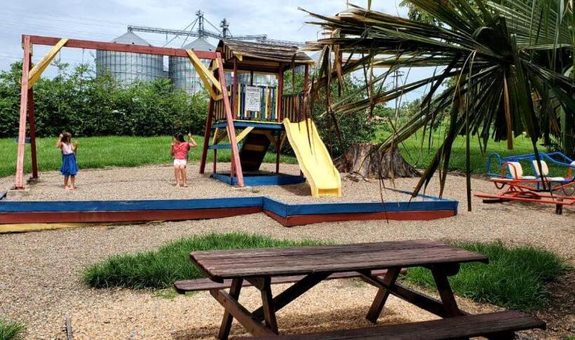 בית מלון כפרי Tropical View