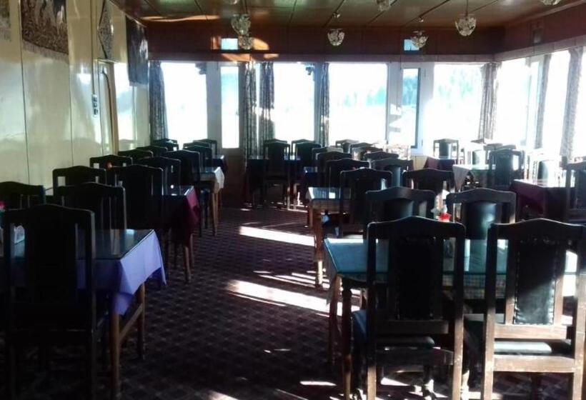 هتل Yemberzal & Restaurant, Jammu And Kashmir