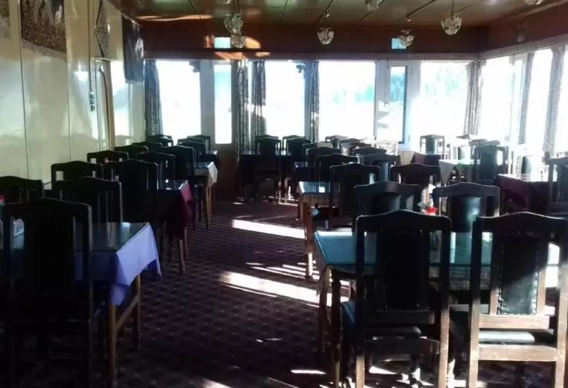 ホテル Yemberzal & Restaurant, Jammu And Kashmir