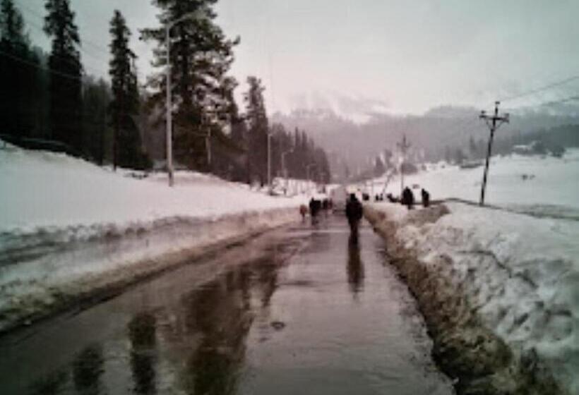هتل Yemberzal & Restaurant, Jammu And Kashmir