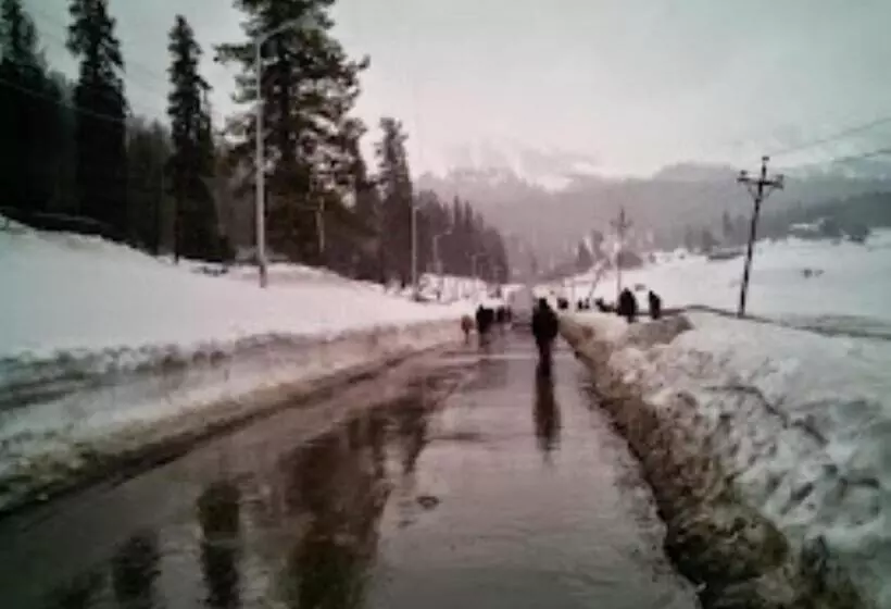 ホテル Yemberzal & Restaurant, Jammu And Kashmir