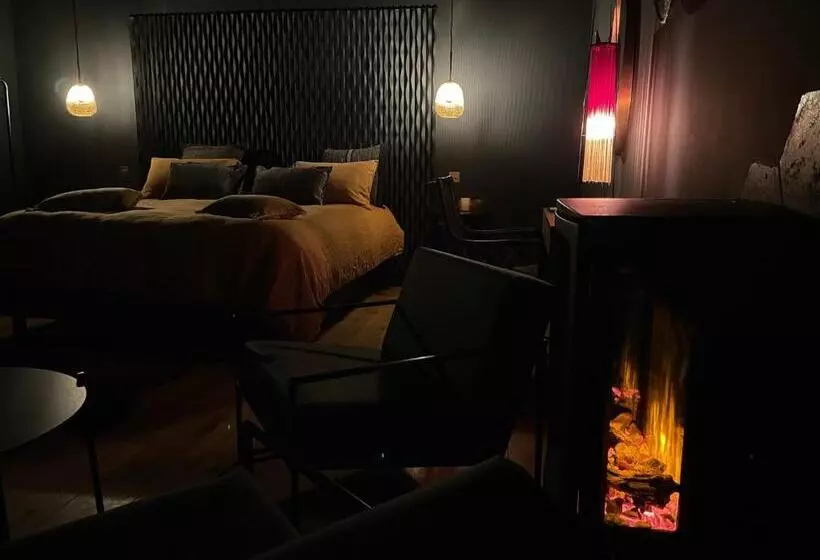 پانسیون Mas Escala Suites & Spa