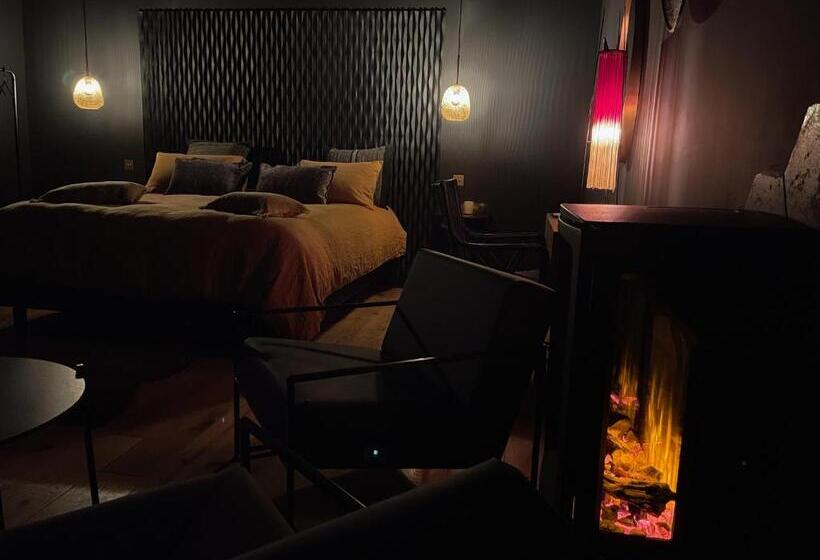 Пансион Mas Escala Suites & Spa