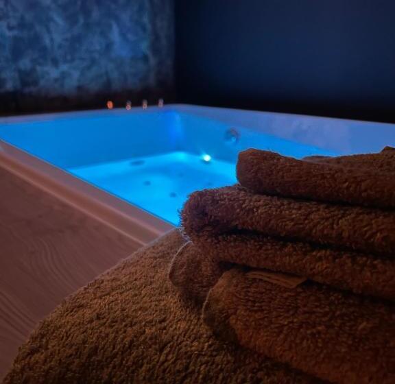 Пансион Mas Escala Suites & Spa