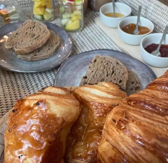 پانسیون Mas Escala Suites & Spa