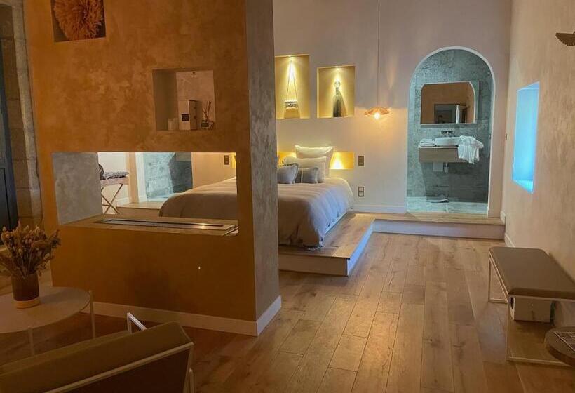 Пансион Mas Escala Suites & Spa