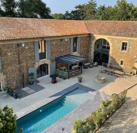 پانسیون Mas Escala Suites & Spa