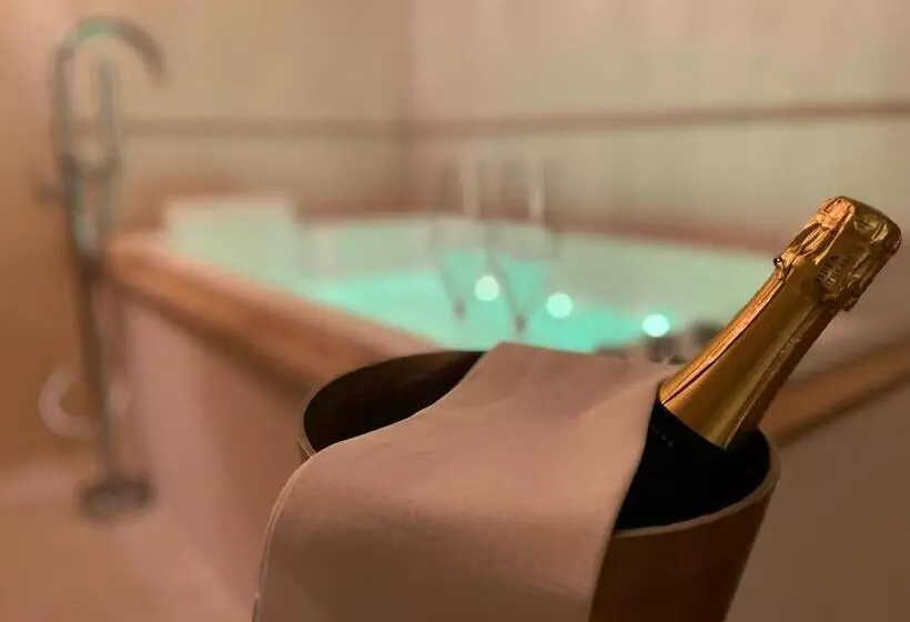 پانسیون Mas Escala Suites & Spa