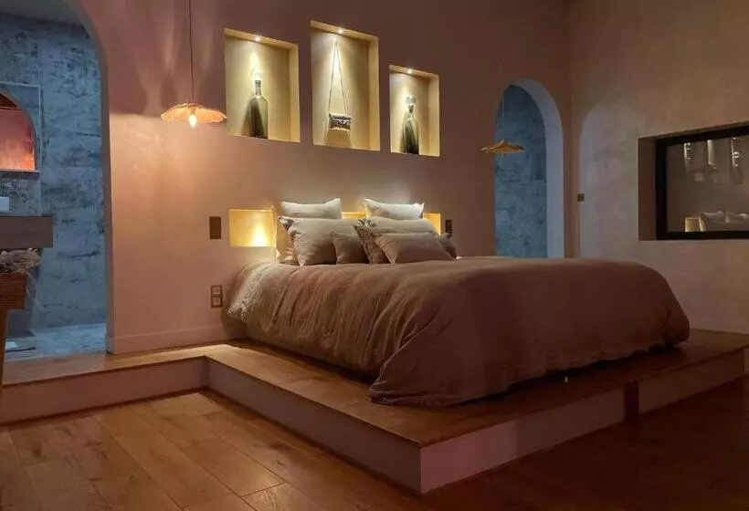 پانسیون Mas Escala Suites & Spa