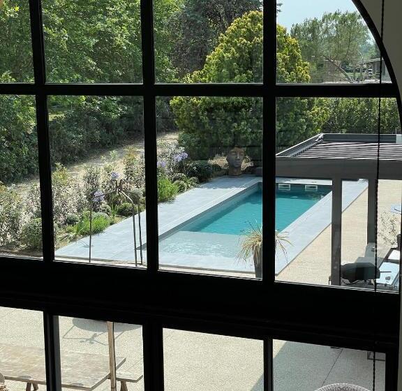 Пансион Mas Escala Suites & Spa