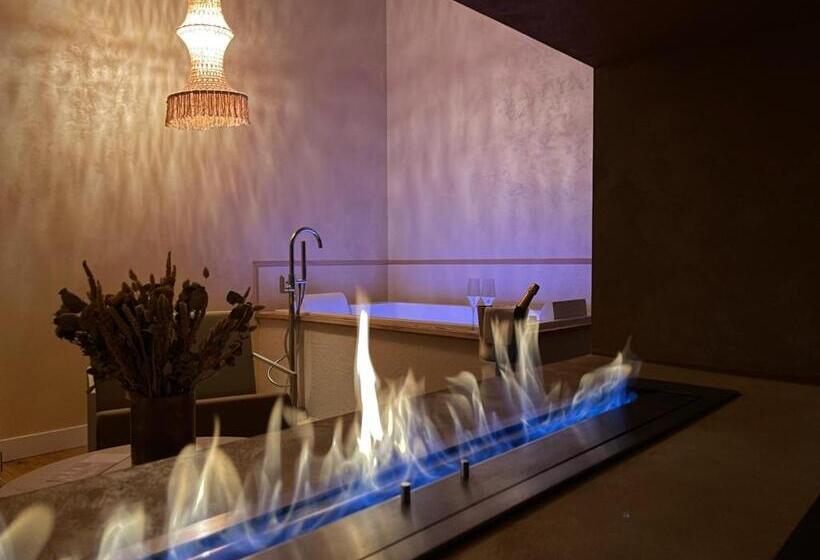 Пансион Mas Escala Suites & Spa