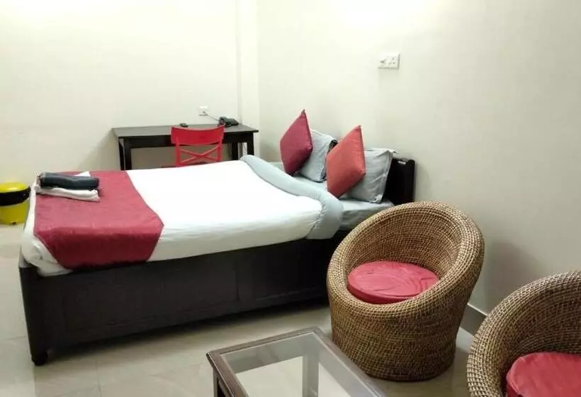 پانسیون Petals Guest House
