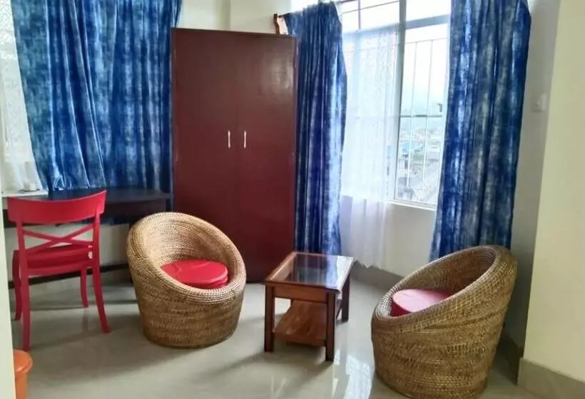 پانسیون Petals Guest House