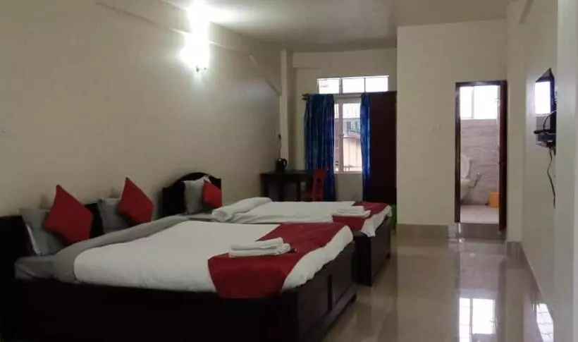 پانسیون Petals Guest House