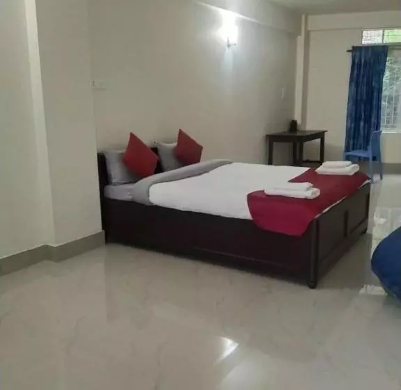 پانسیون Petals Guest House