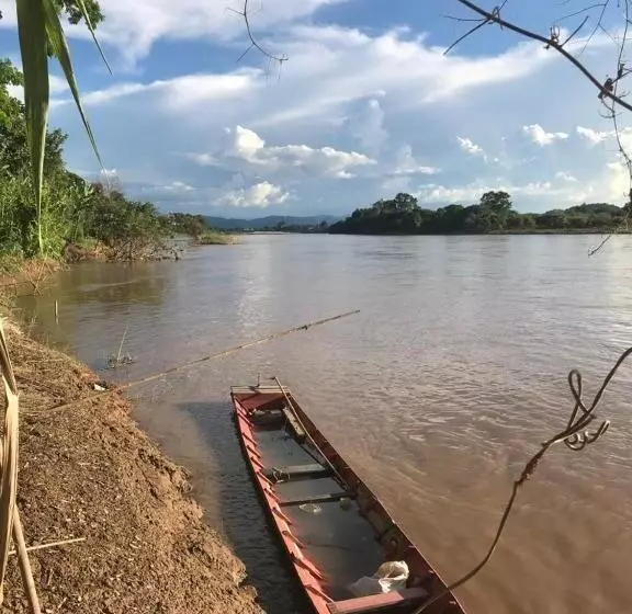 Majatalo Somewhere Over The River