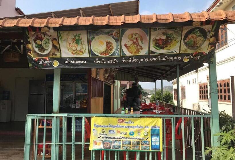 Pensão Somewhere Over The River