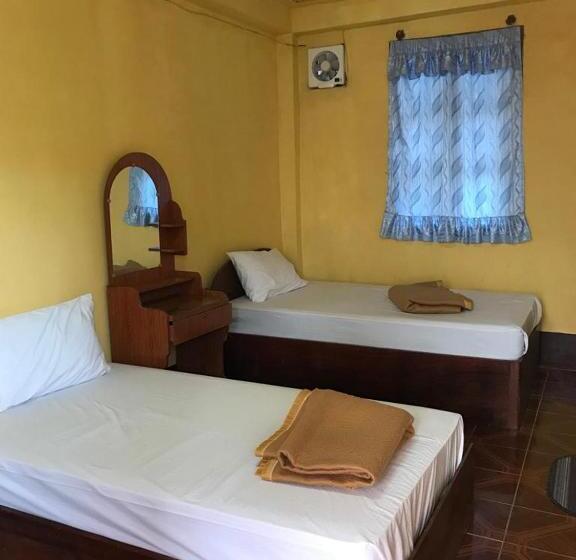 Pensão Somewhere Over The River