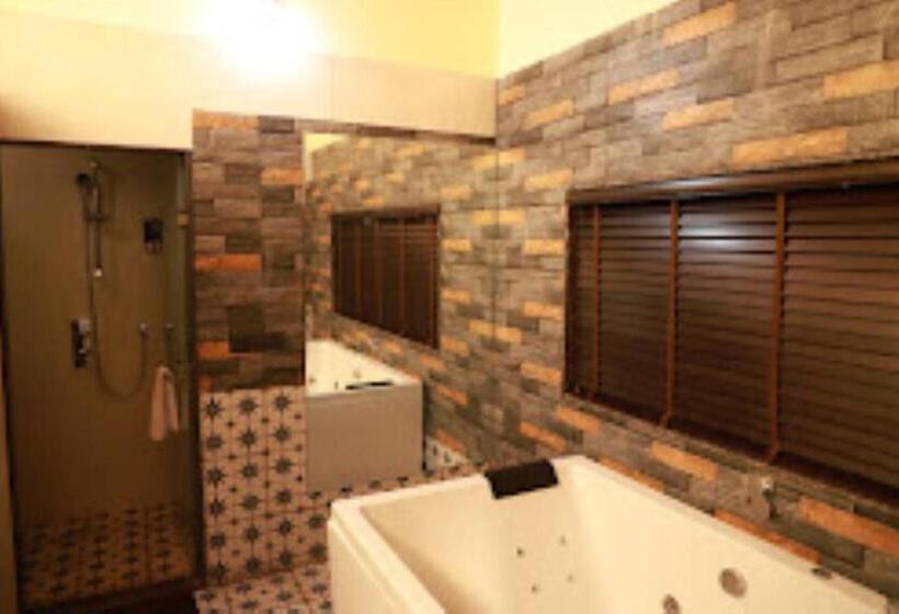 The Pench International, A Jungle Water Resort, Khawasa