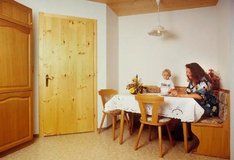 هتل Appartements Gufler