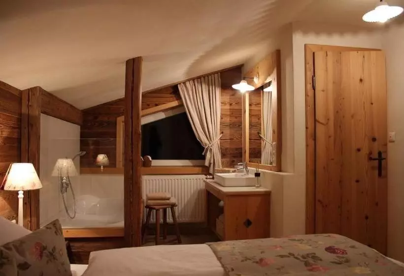 هتل Chalet Tannenhof
