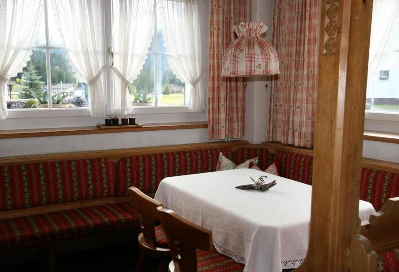 ホテル Das Edelweiss