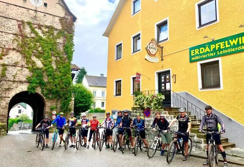 Hotelli Gasthof Zum Alten Turm