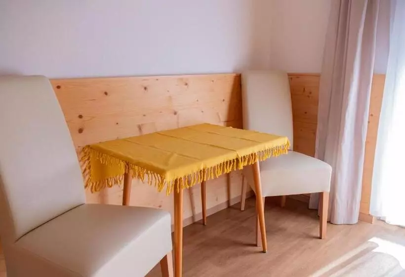 Hotelli Haus Alpenrose