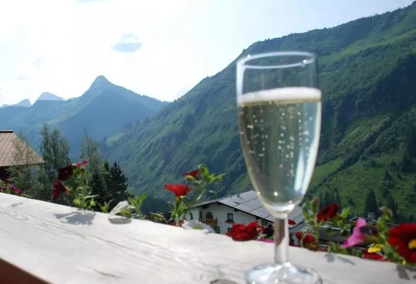 هتل Haus Montana