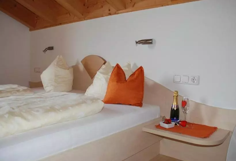 هتل Haus Montana