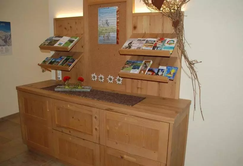 هتل Haus Montana