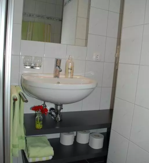 هتل Haus Montana
