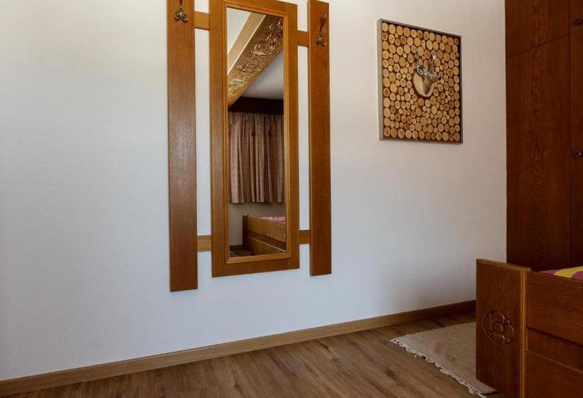 Отель Landhaus Perktold