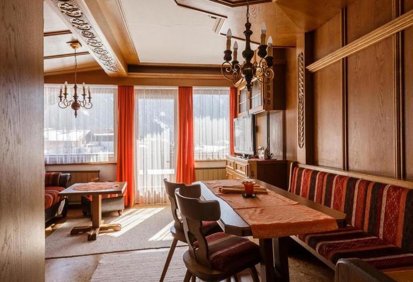 Отель Landhaus Perktold