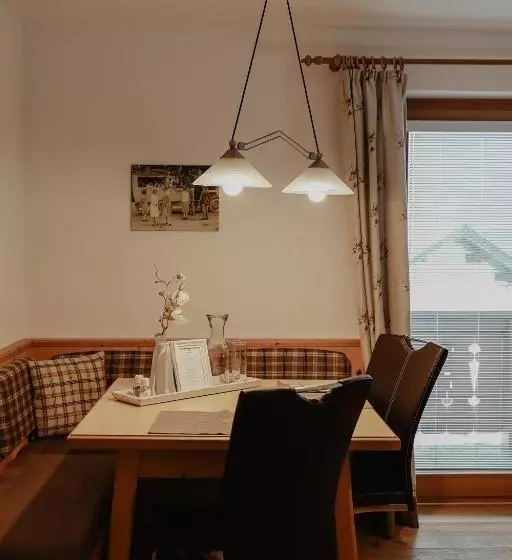 Hotelli Landhaus Alpengruß