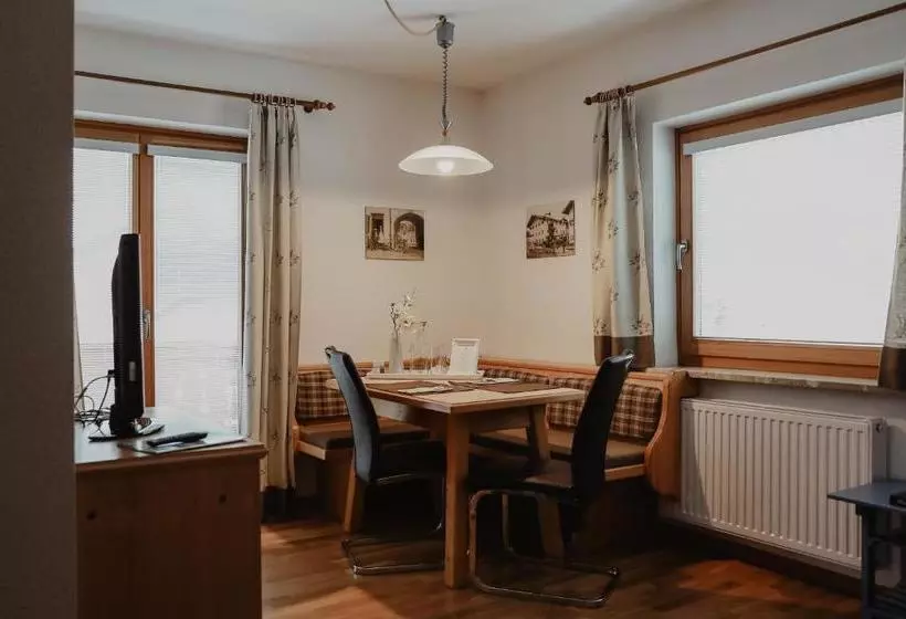 Hotelli Landhaus Alpengruß
