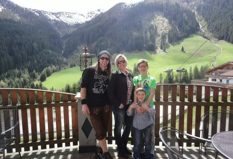 هتل Ferienhaus Gredler