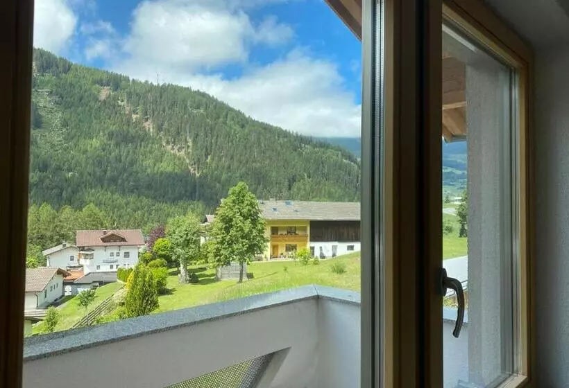 ホテル Pension Jagerhof   Sommercard Inkl   5 Min Zum Hochzeiger